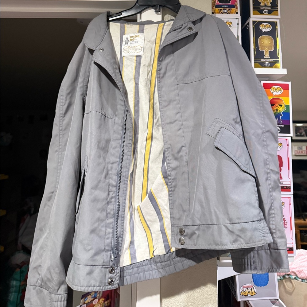 🍄Gray London fog nice Jacket little tiny rip above the size but only inside